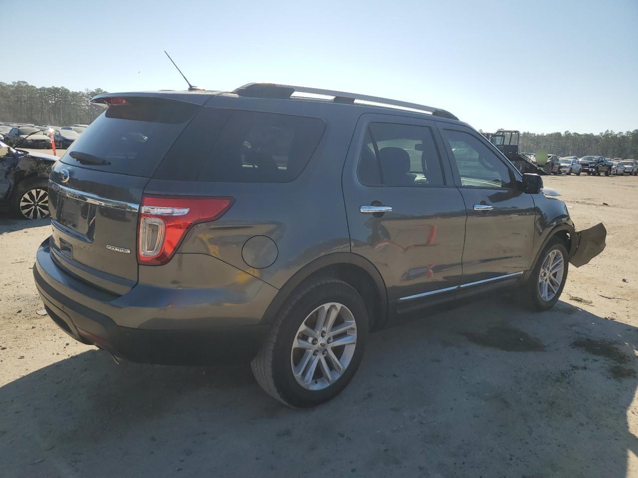2015 Ford Explorer - Image 3