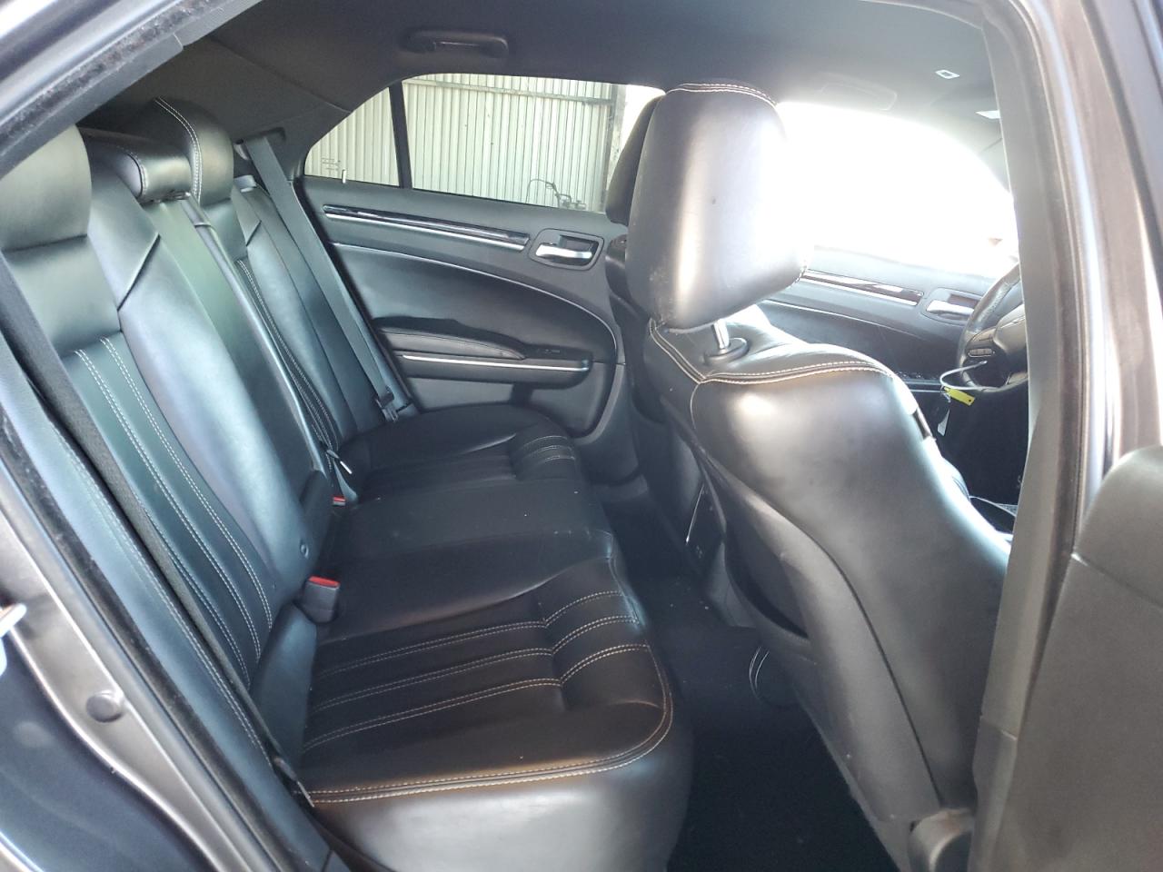 2019 Chrysler 300 - Image 10