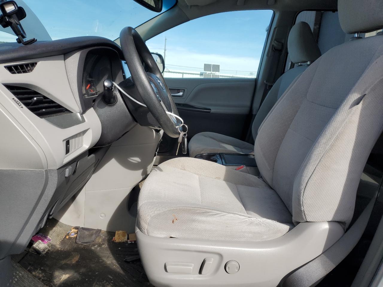 2015 Toyota Sienna - Image 7