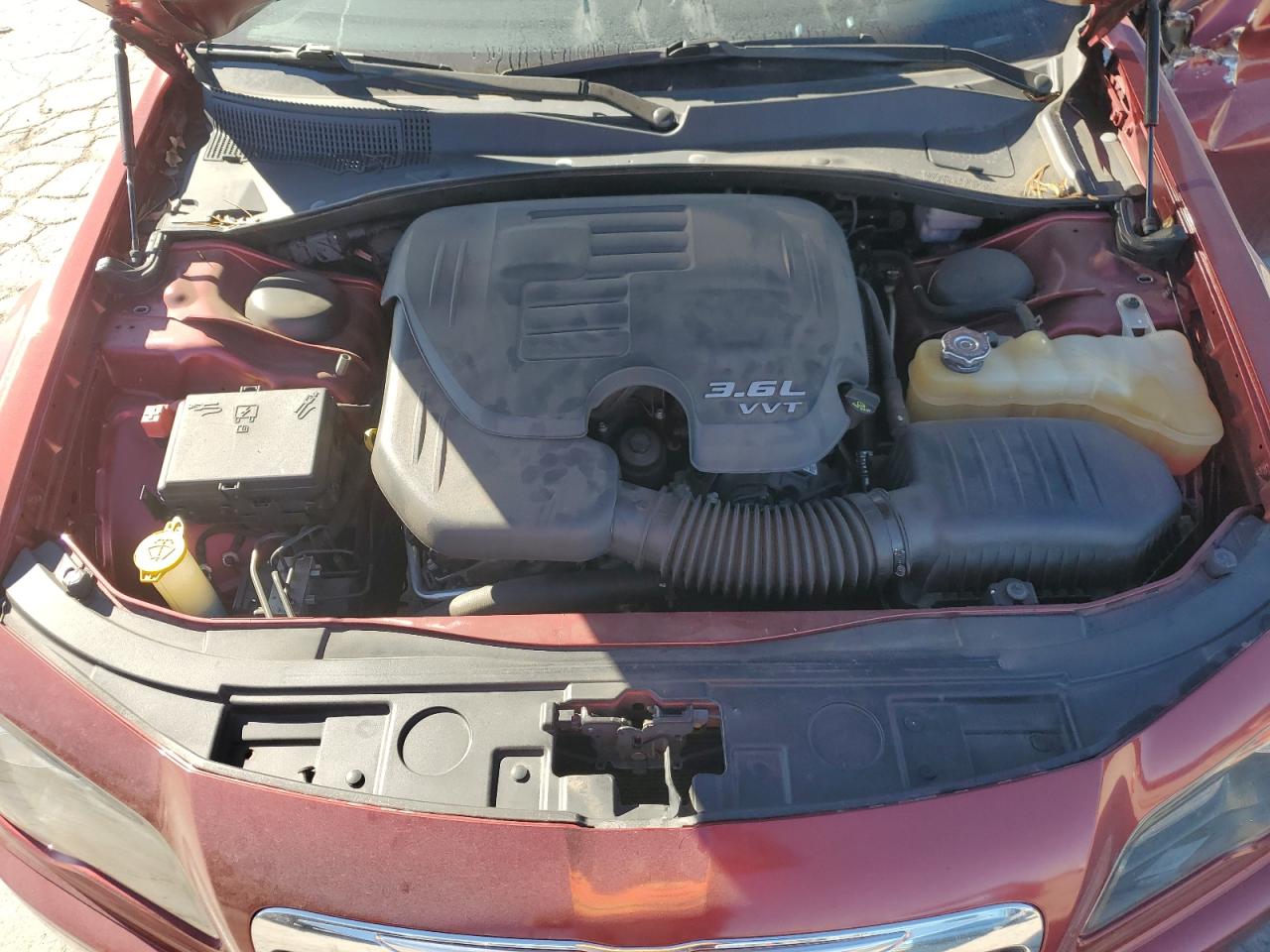 2013 Chrysler 300 - Image 13
