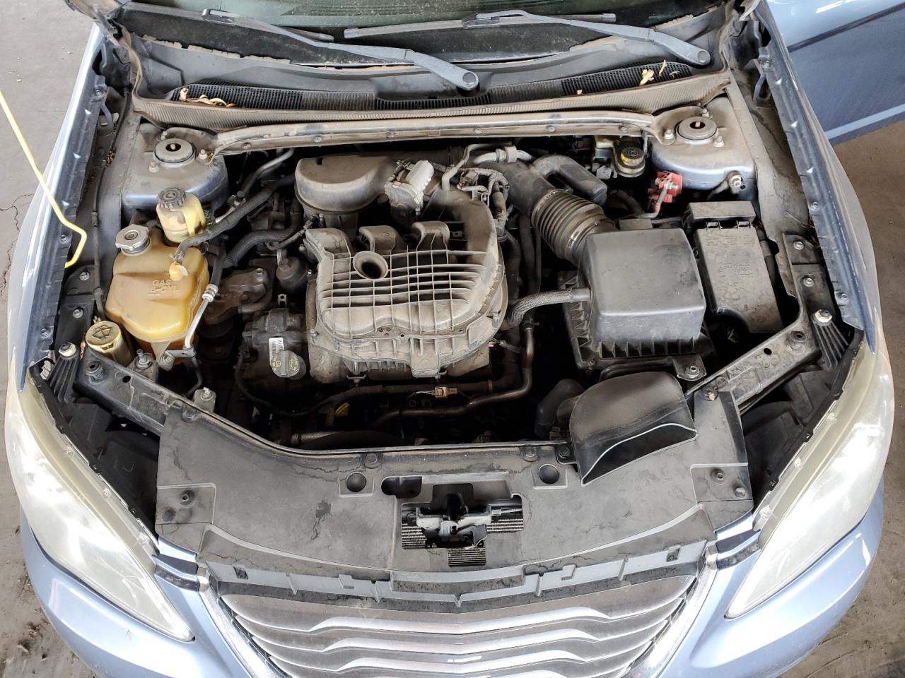 2011 Chrysler 200 - Image 11
