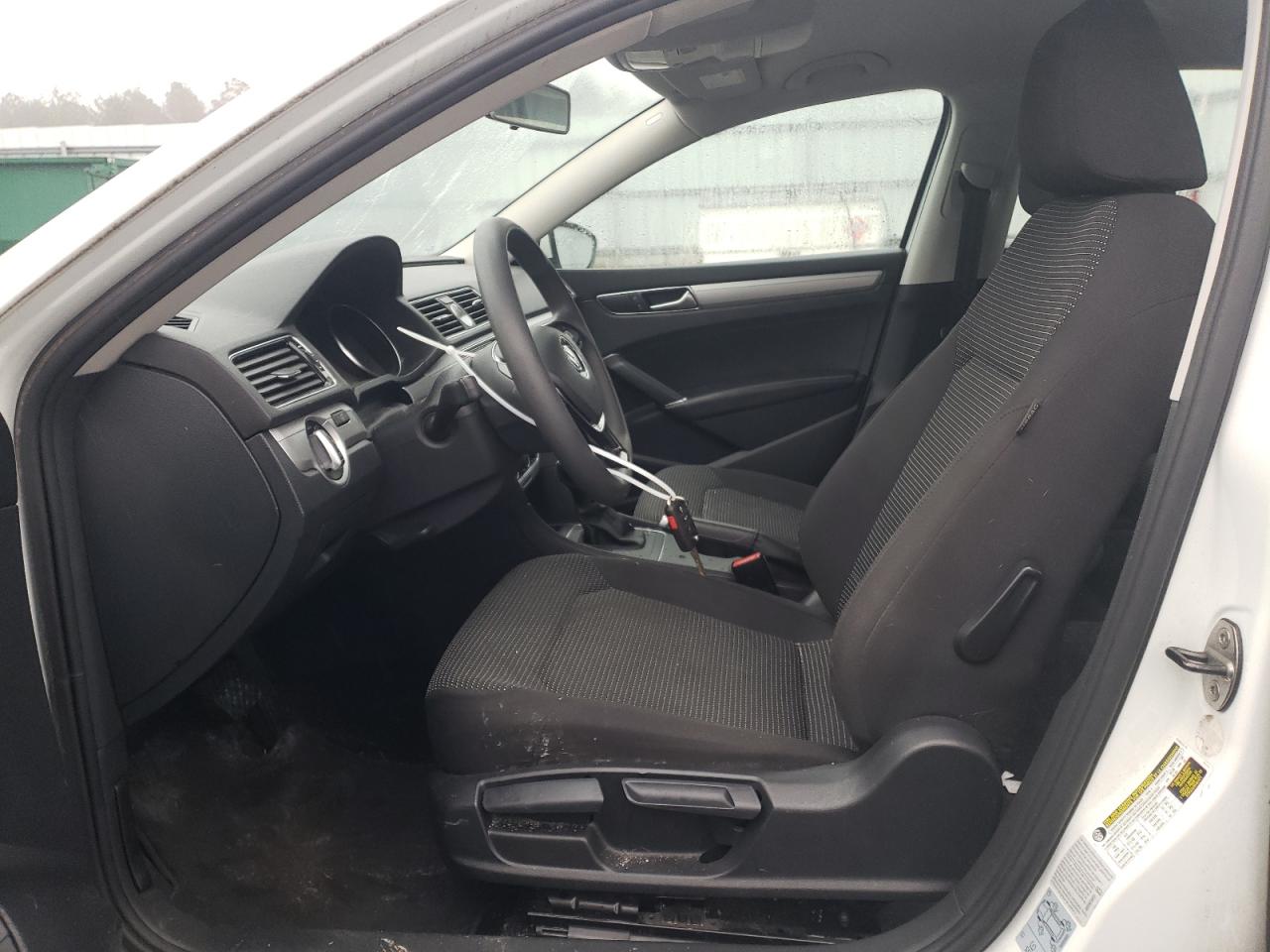 2017 Volkswagen Passat - Image 7