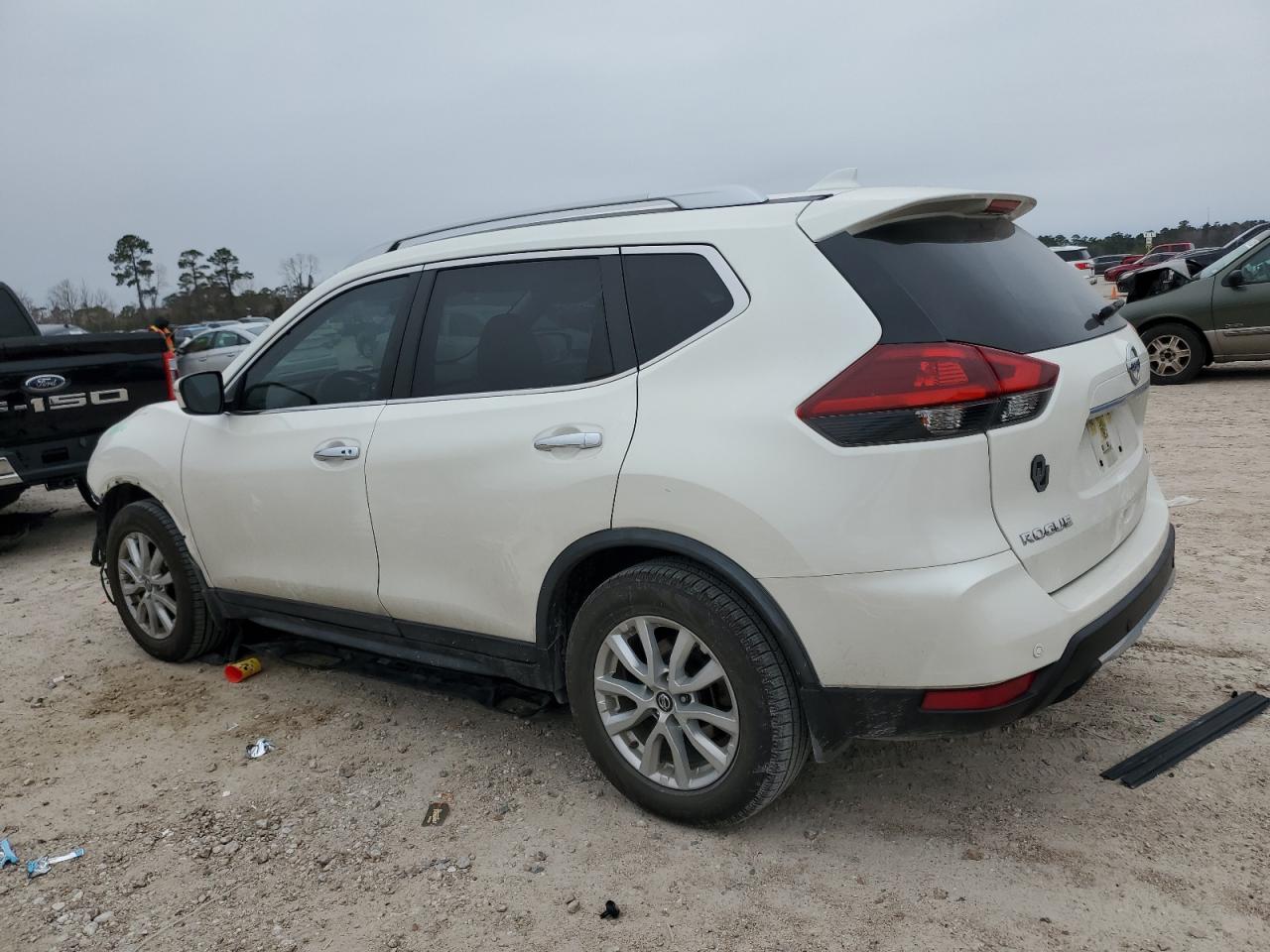 2019 Nissan Rogue - Image 2