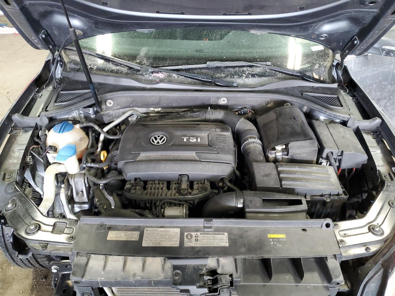 2015 Volkswagen Passat - Image 13