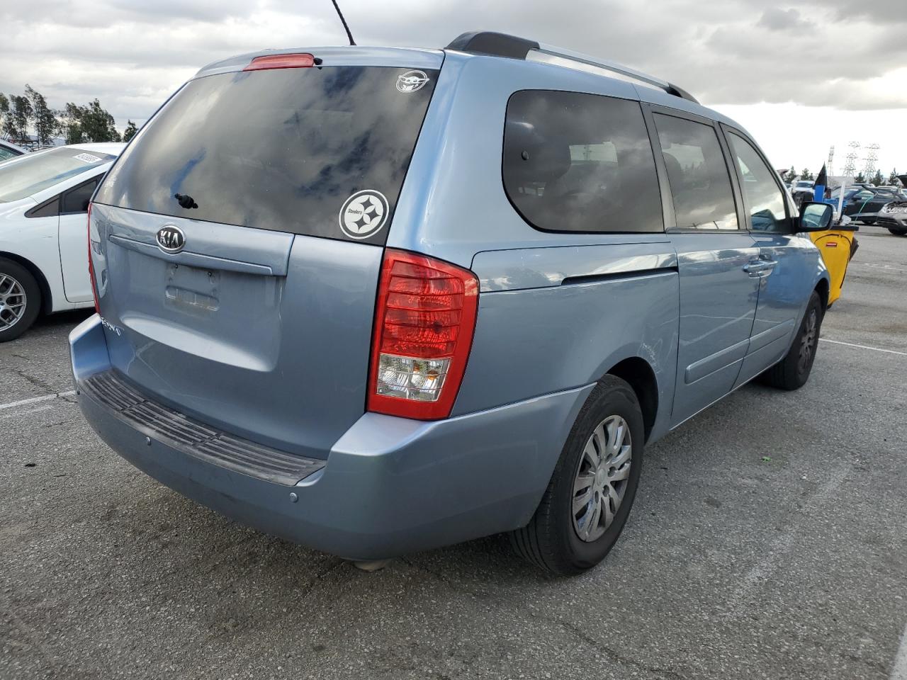 2012 Kia Sedona - Image 3