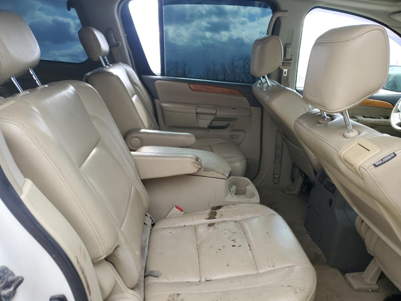 2010 Infiniti QX56 - Image 11