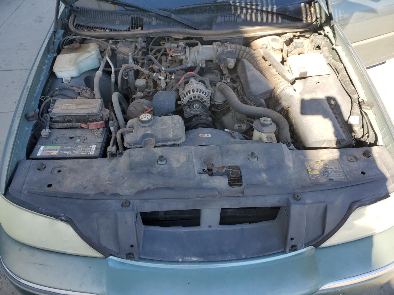 2005 Lincoln Town Car - Image 11