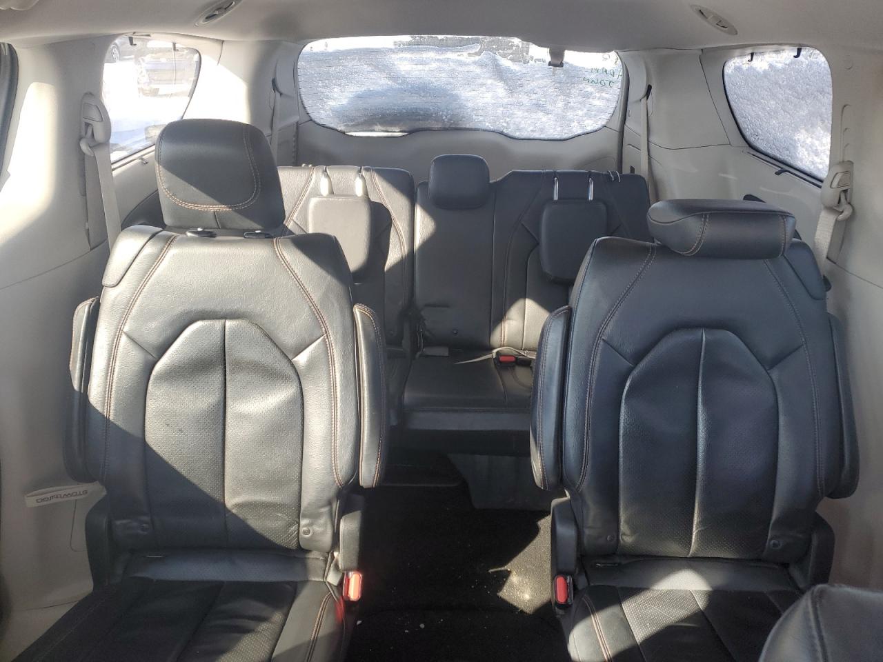 2018 Chrysler Pacifica - Image 10