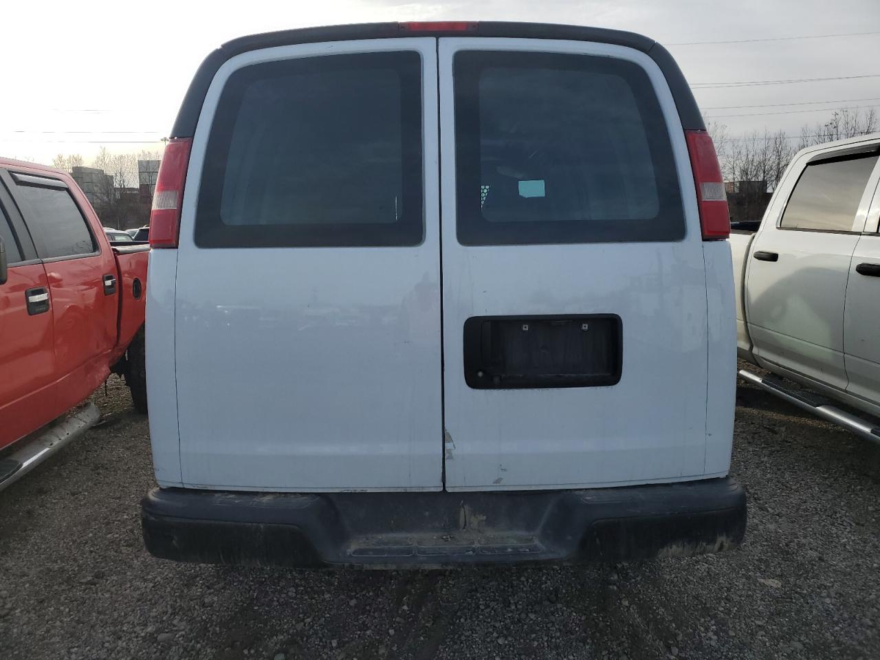 2016 Chevrolet Express - Image 6