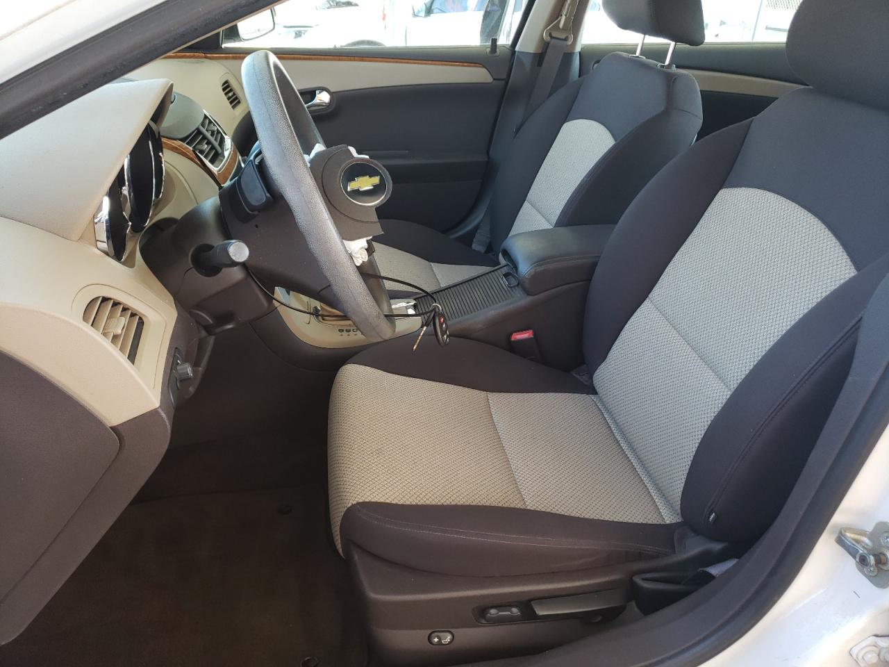 2010 Chevrolet Malibu - Image 7
