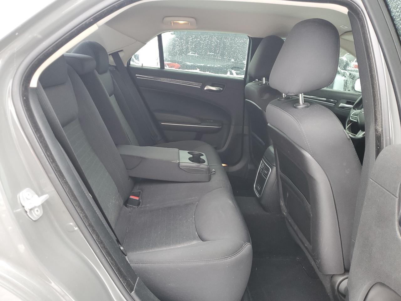 2019 Chrysler 300 - Image 10