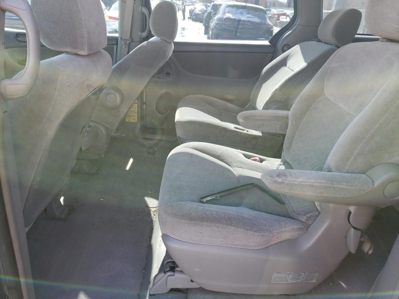 2004 Toyota Sienna - Image 11