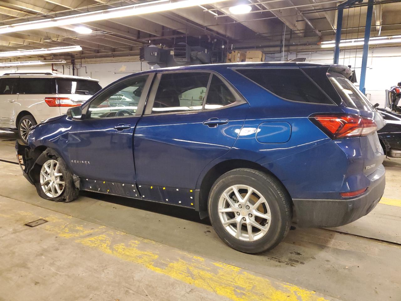 2022 Chevrolet Equinox - Image 2