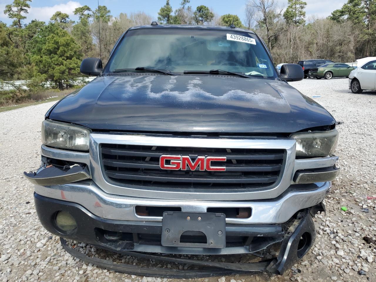2005 GMC Sierra - Image 5