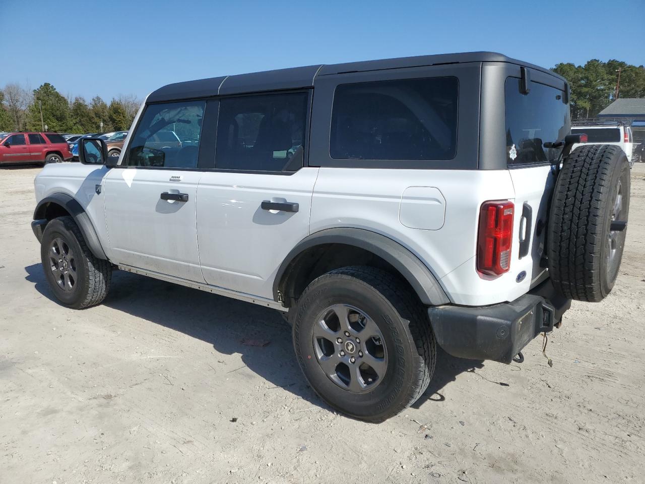 2023 Ford Bronco - Image 2