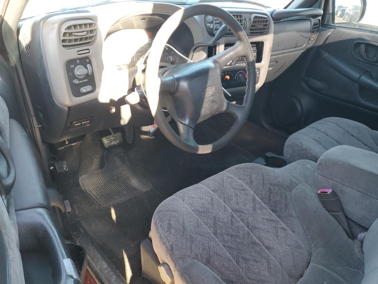 2000 Chevrolet S-10 Pickup - Image 8
