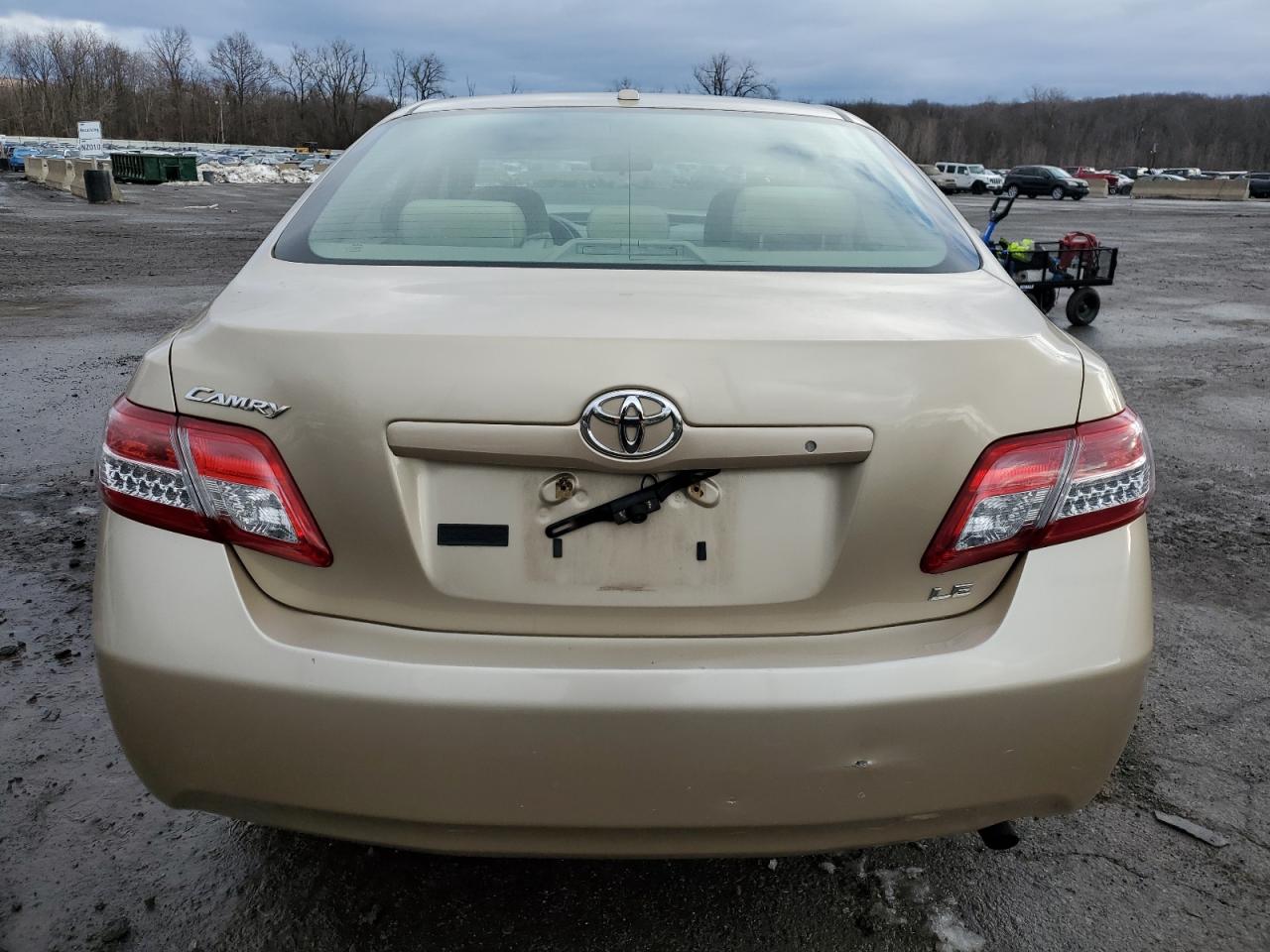 2011 Toyota Camry - Image 6