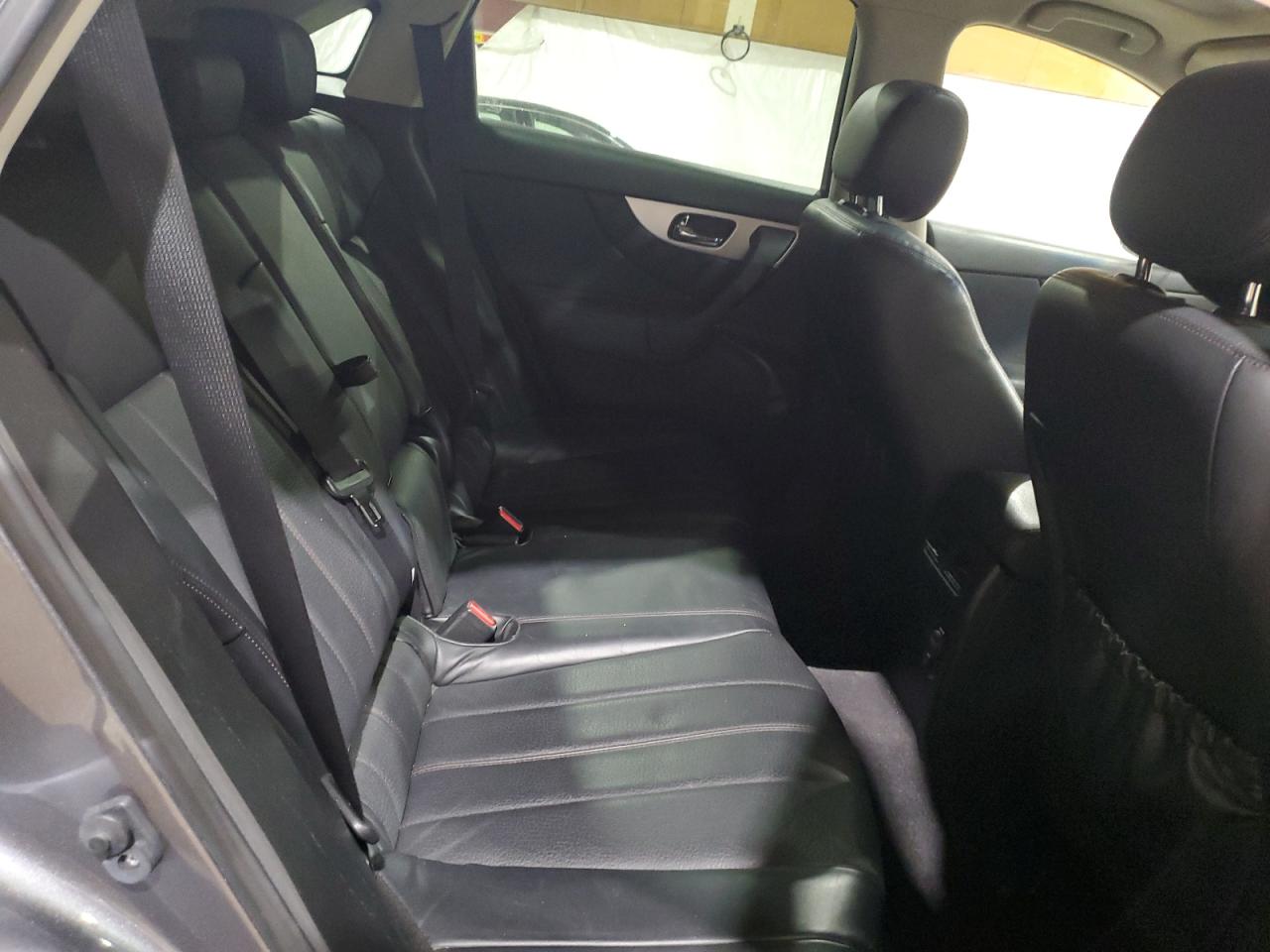2017 Infiniti QX70 - Image 11