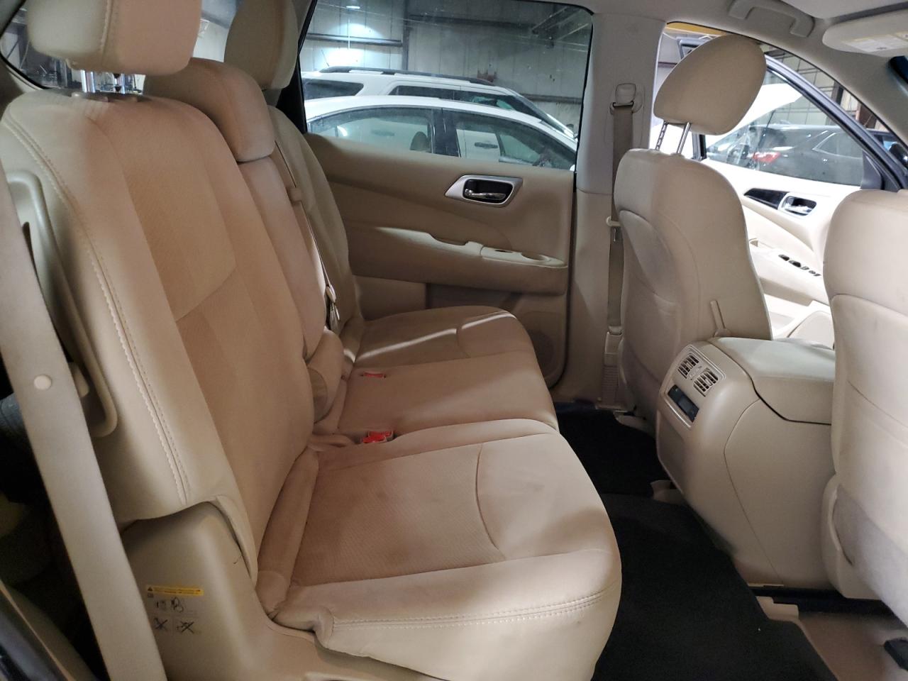 2015 Nissan Pathfinder - Image 12