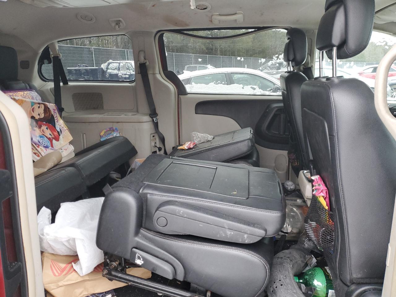 2014 Chrysler Town & Country - Image 11