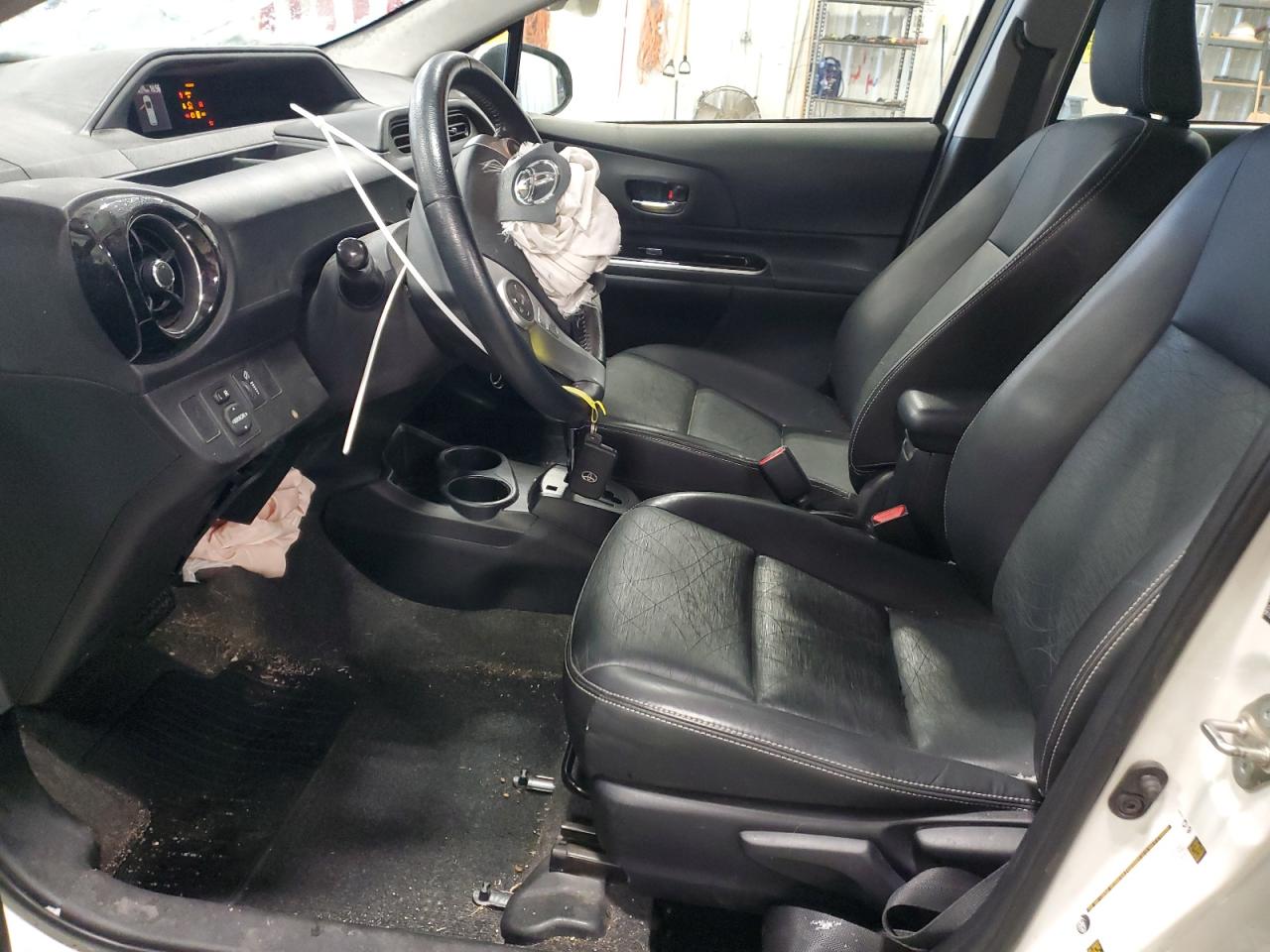 2015 Toyota Prius - Image 7