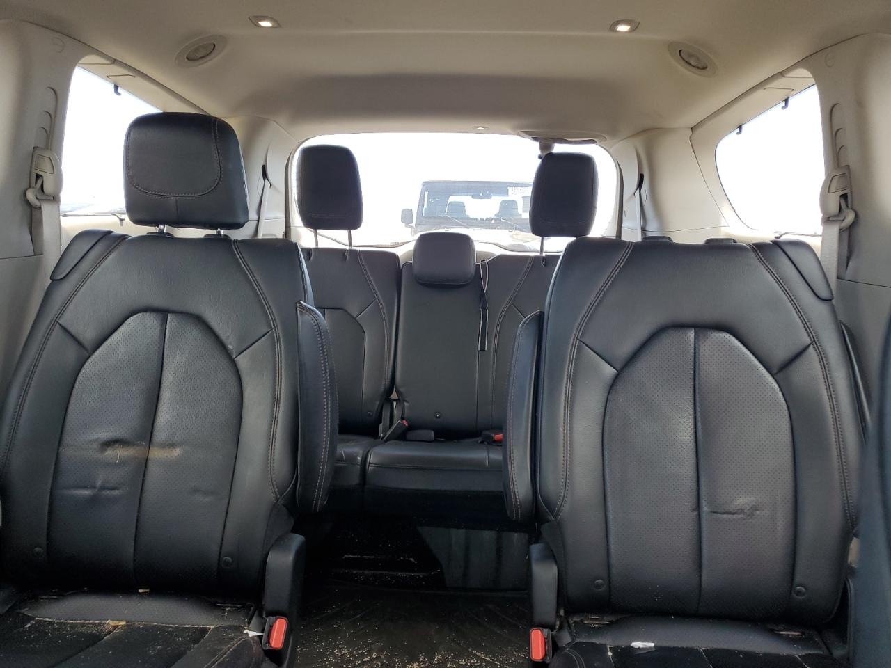 2017 Chrysler Pacifica - Image 10