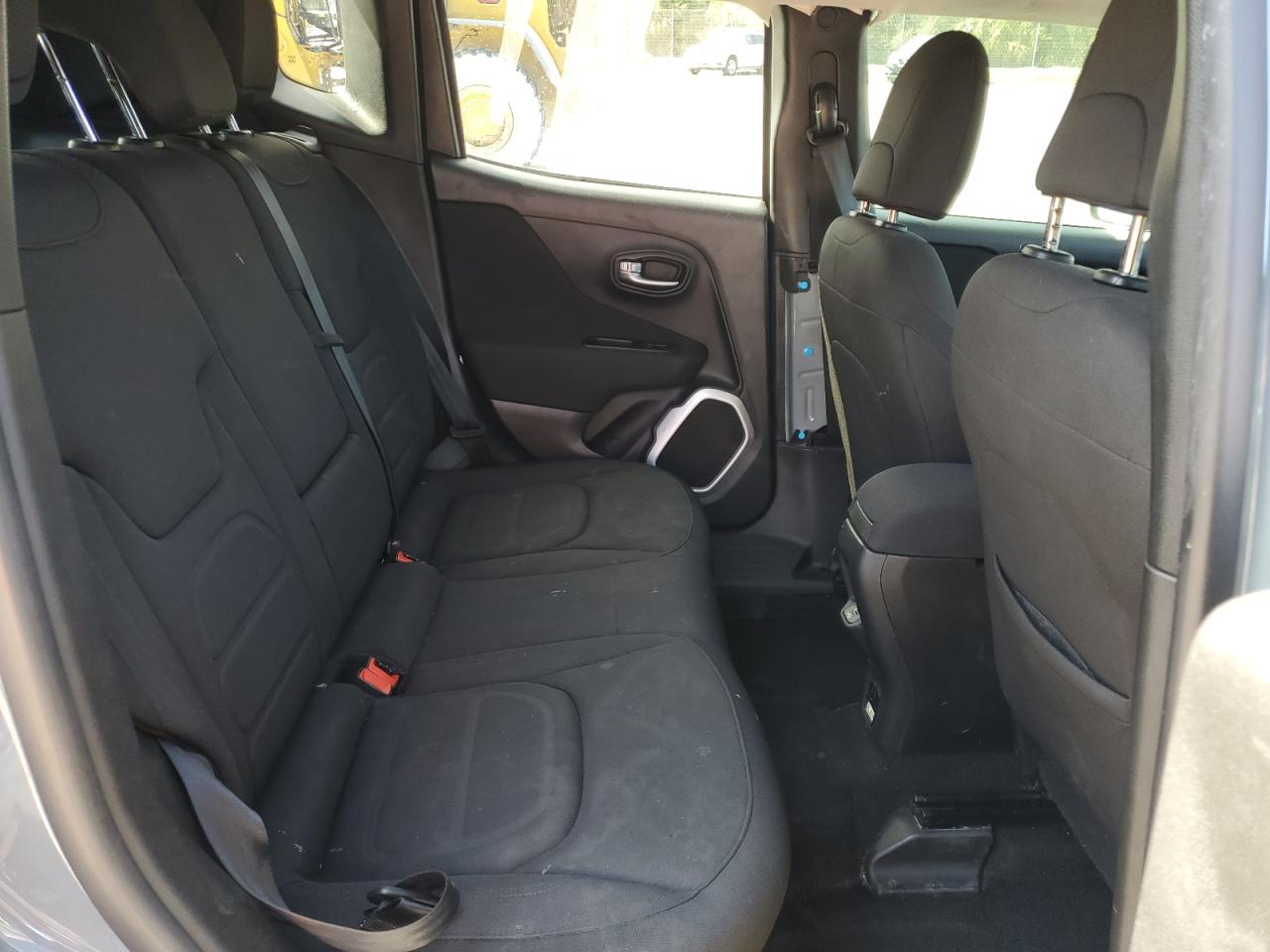 2018 Jeep Renegade - Image 11