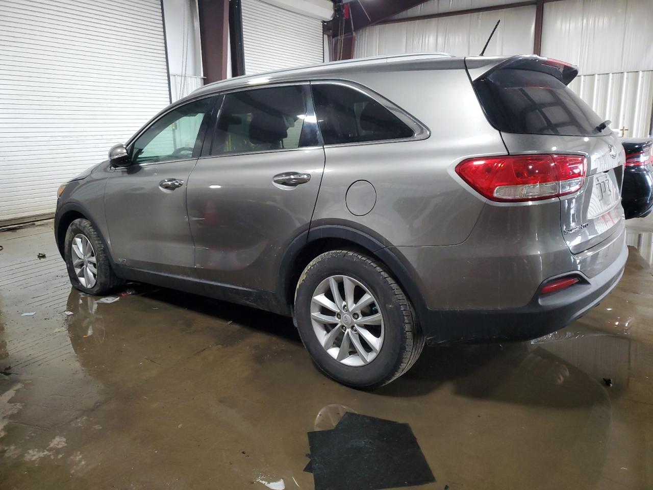 2017 Kia Sorento - Image 2