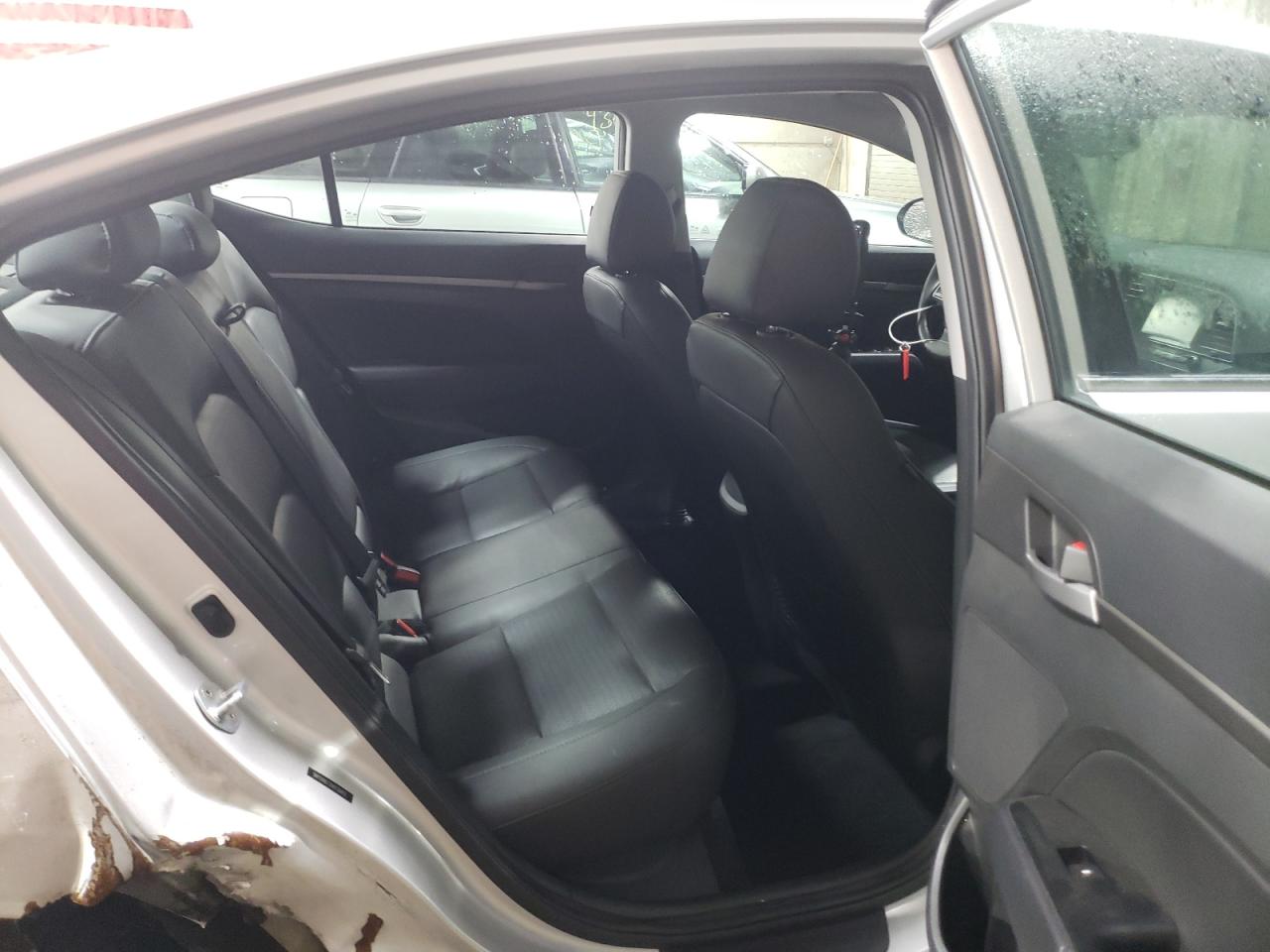 2017 Hyundai Elantra - Image 10