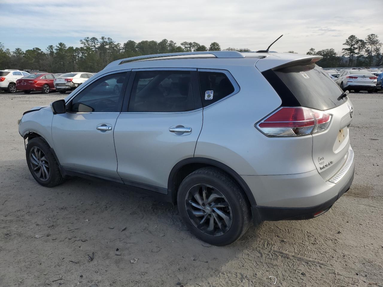 2015 Nissan Rogue - Image 2