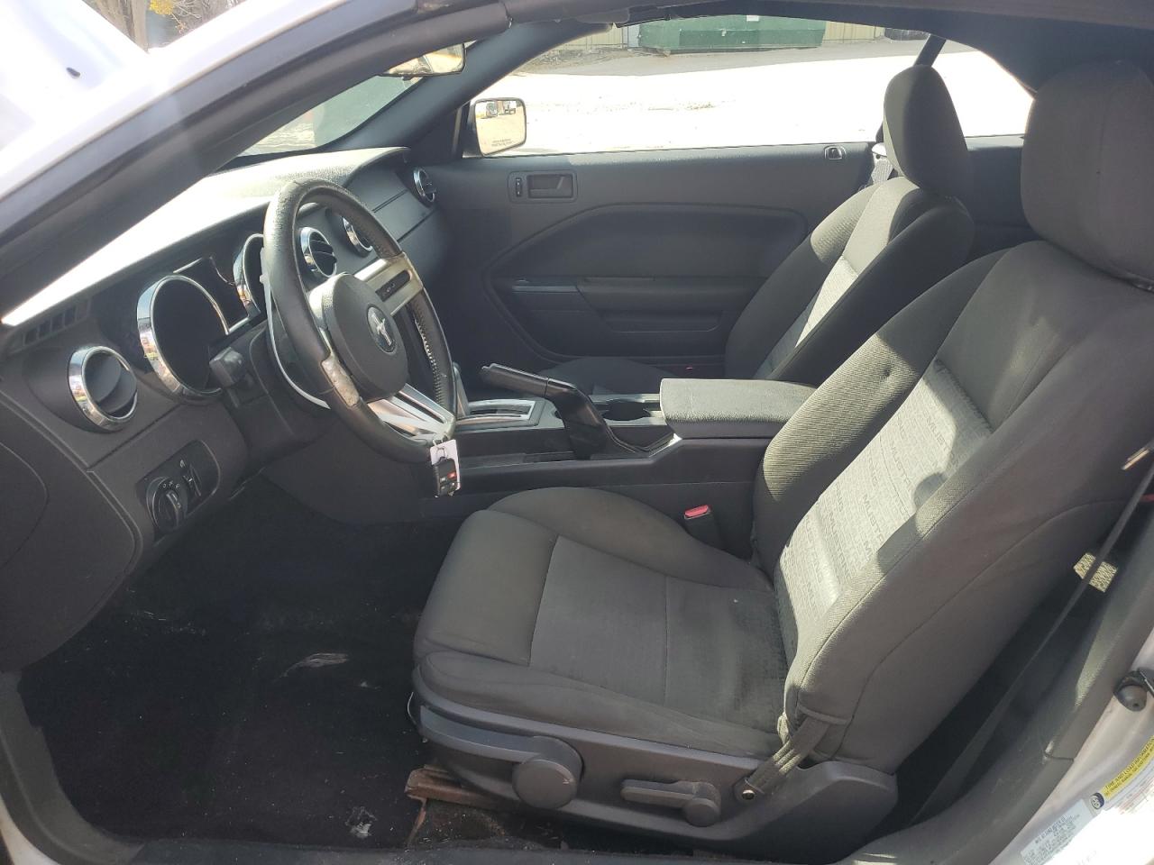 2005 Ford Mustang - Image 7