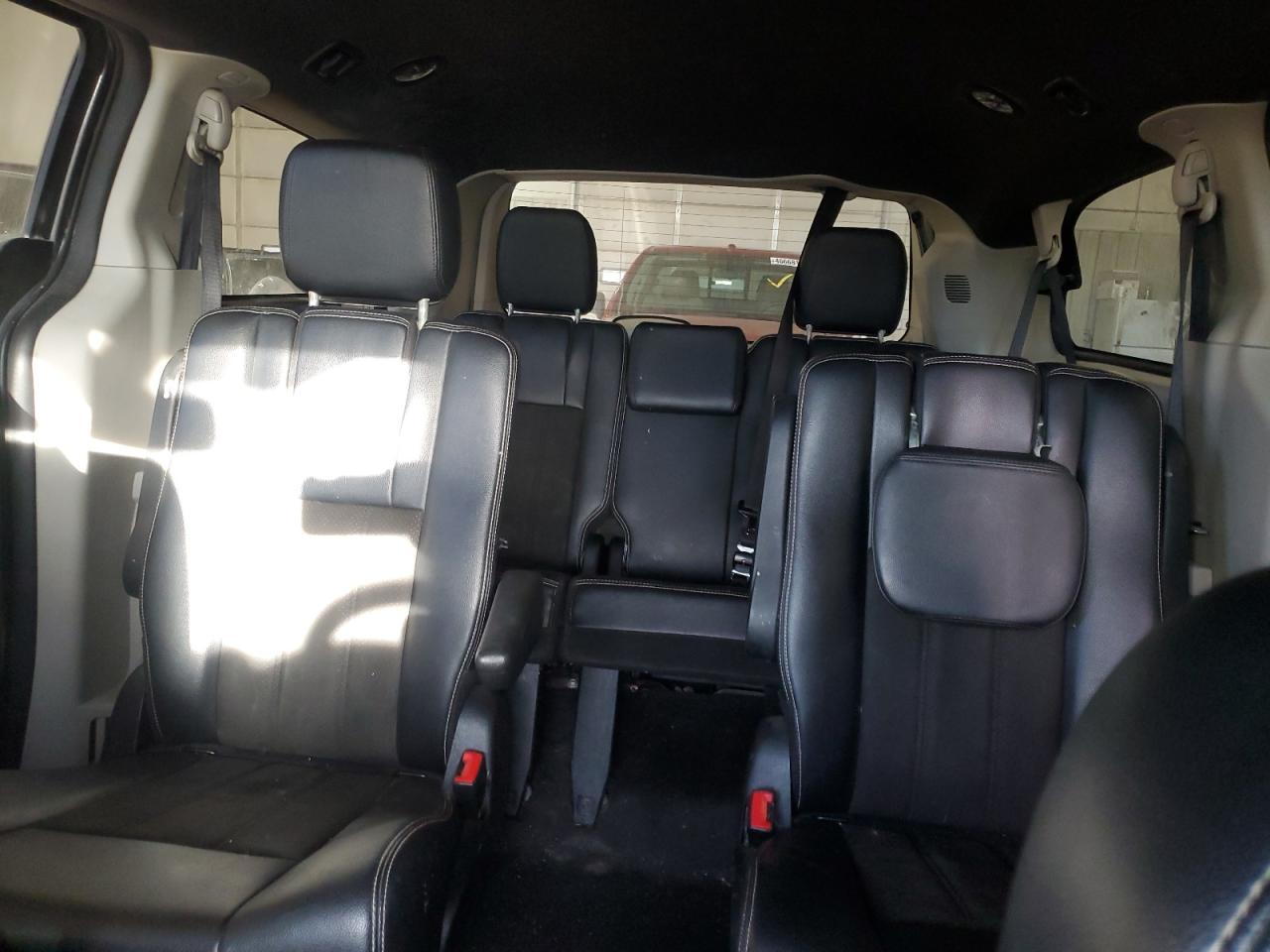 2020 Dodge Caravan - Image 10