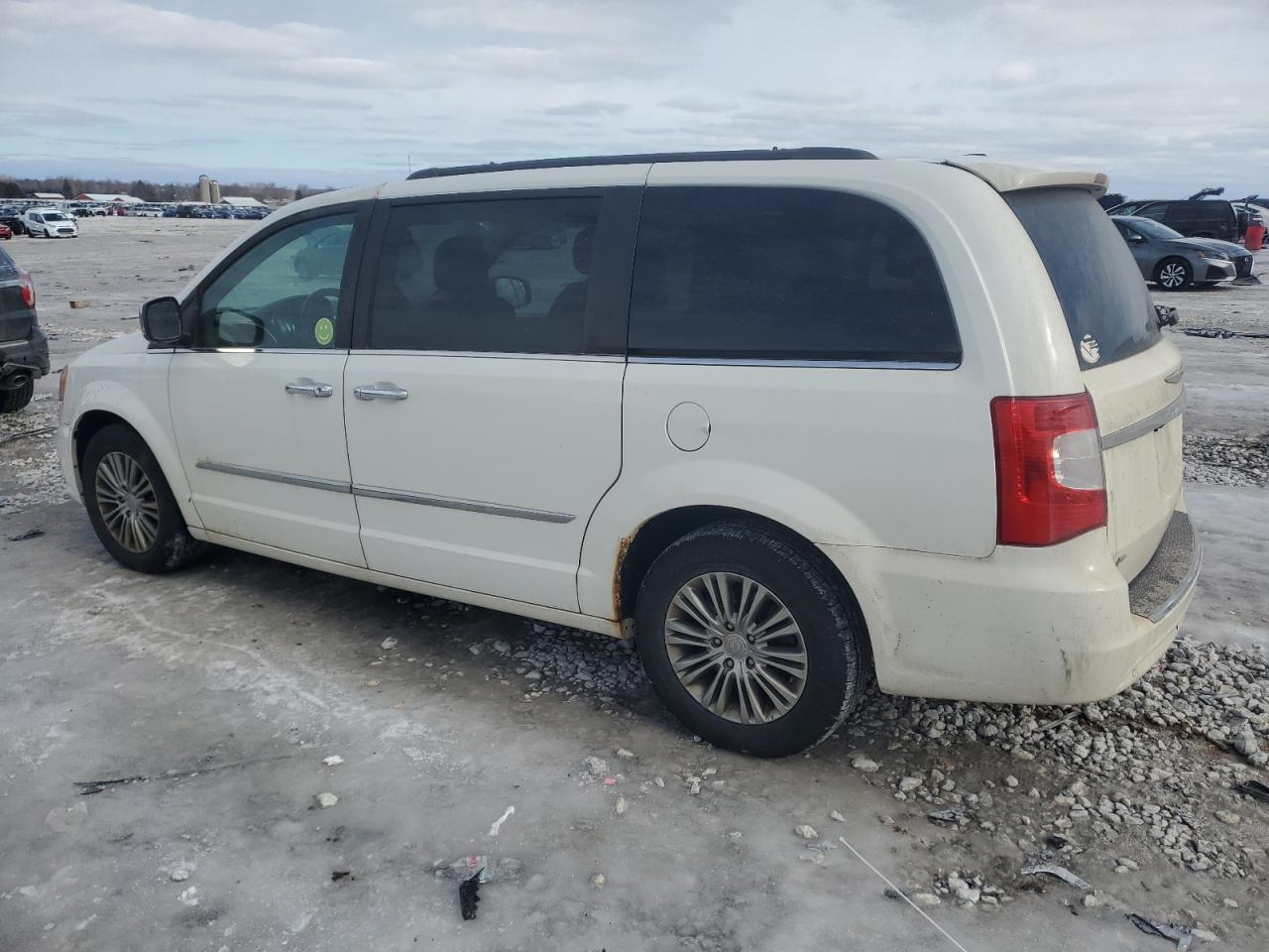 2013 Chrysler Town & Country - Image 2
