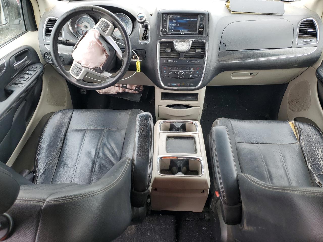 2015 Chrysler Town & Country - Image 8