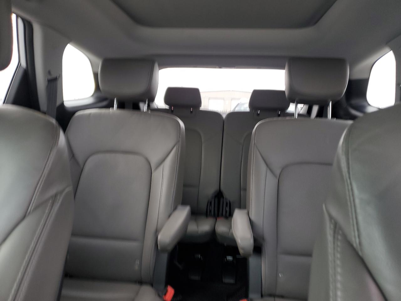 2019 Hyundai Santa Fe - Image 10