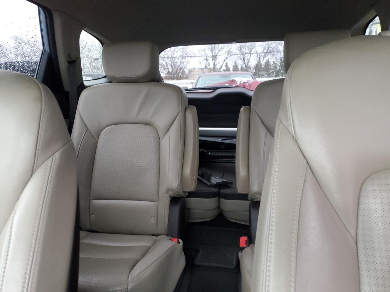 2013 Hyundai Santa Fe - Image 10