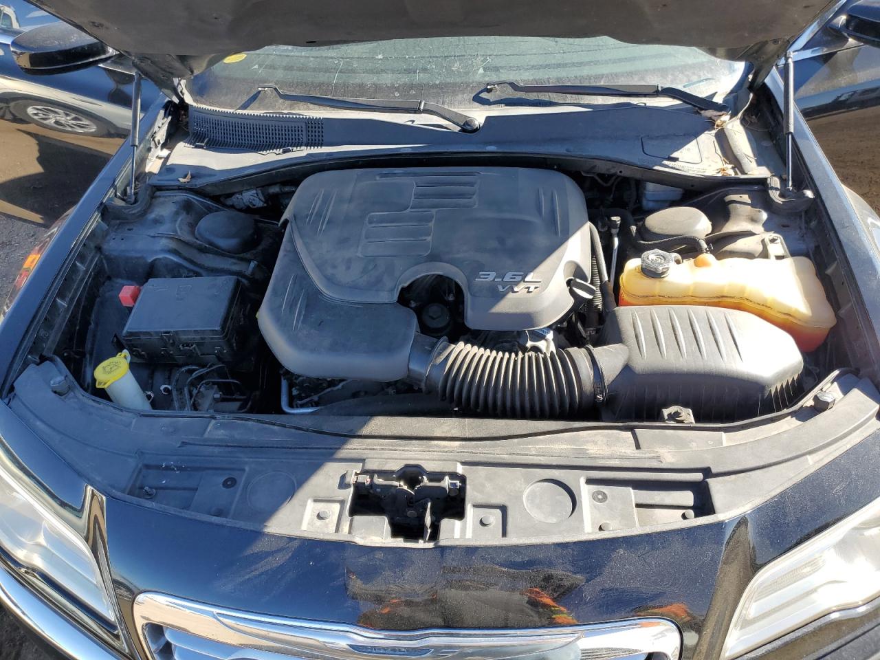2013 Chrysler 300 - Image 11