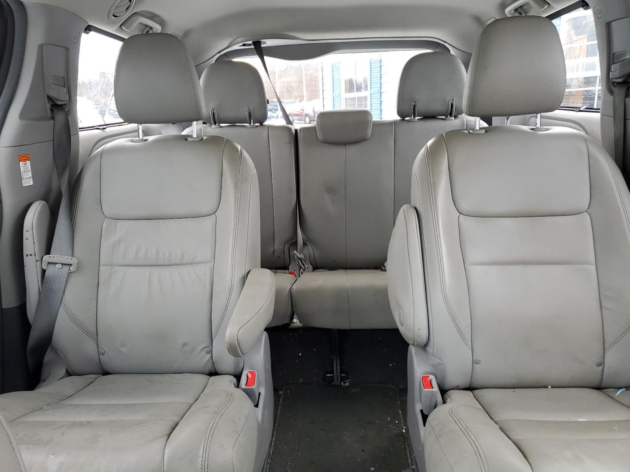 2019 Toyota Sienna - Image 10