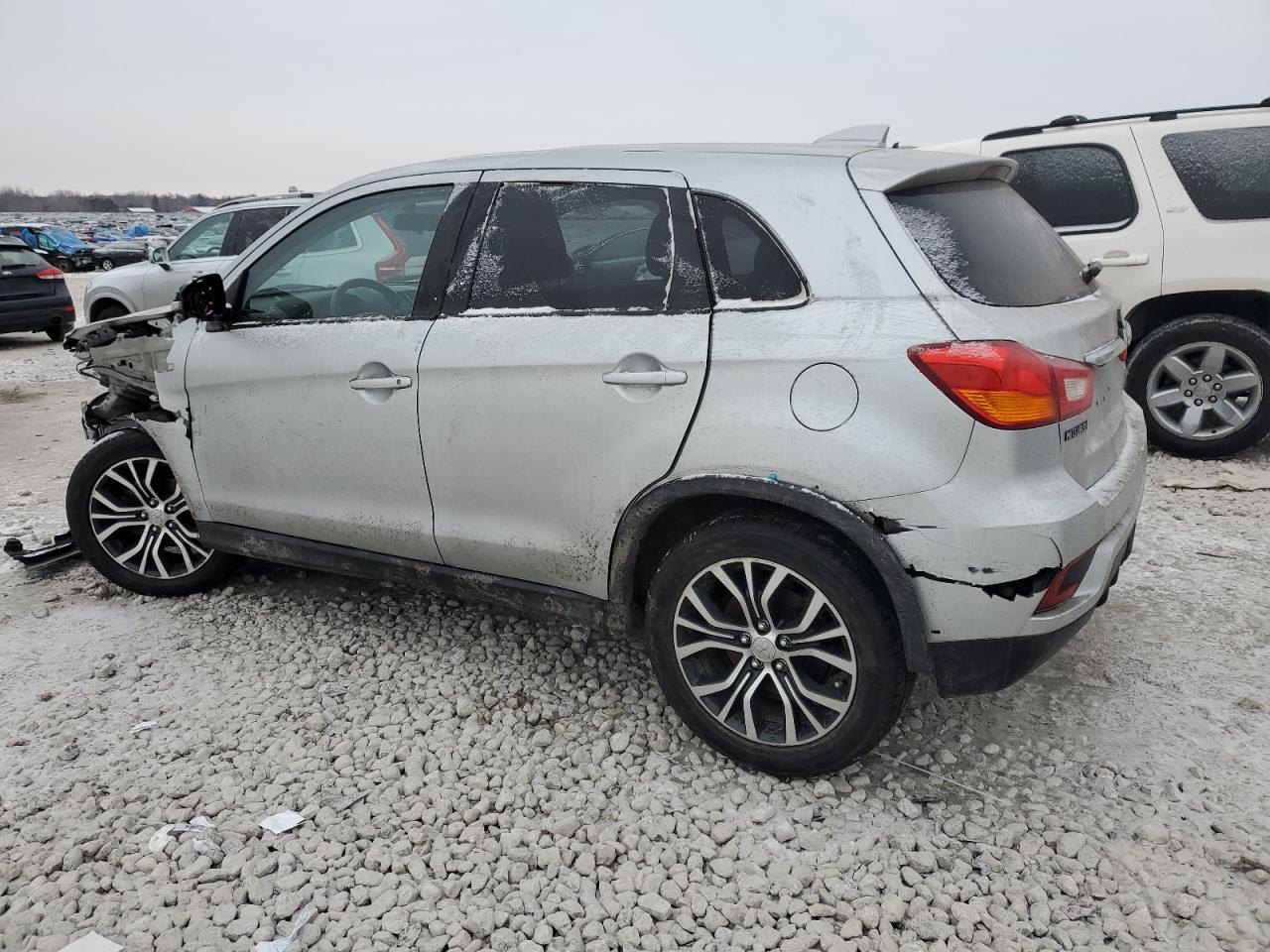 2019 Mitsubishi Outlander - Image 2
