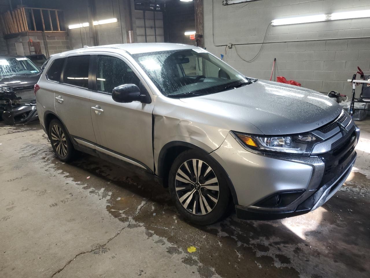 2019 Mitsubishi Outlander - Image 4
