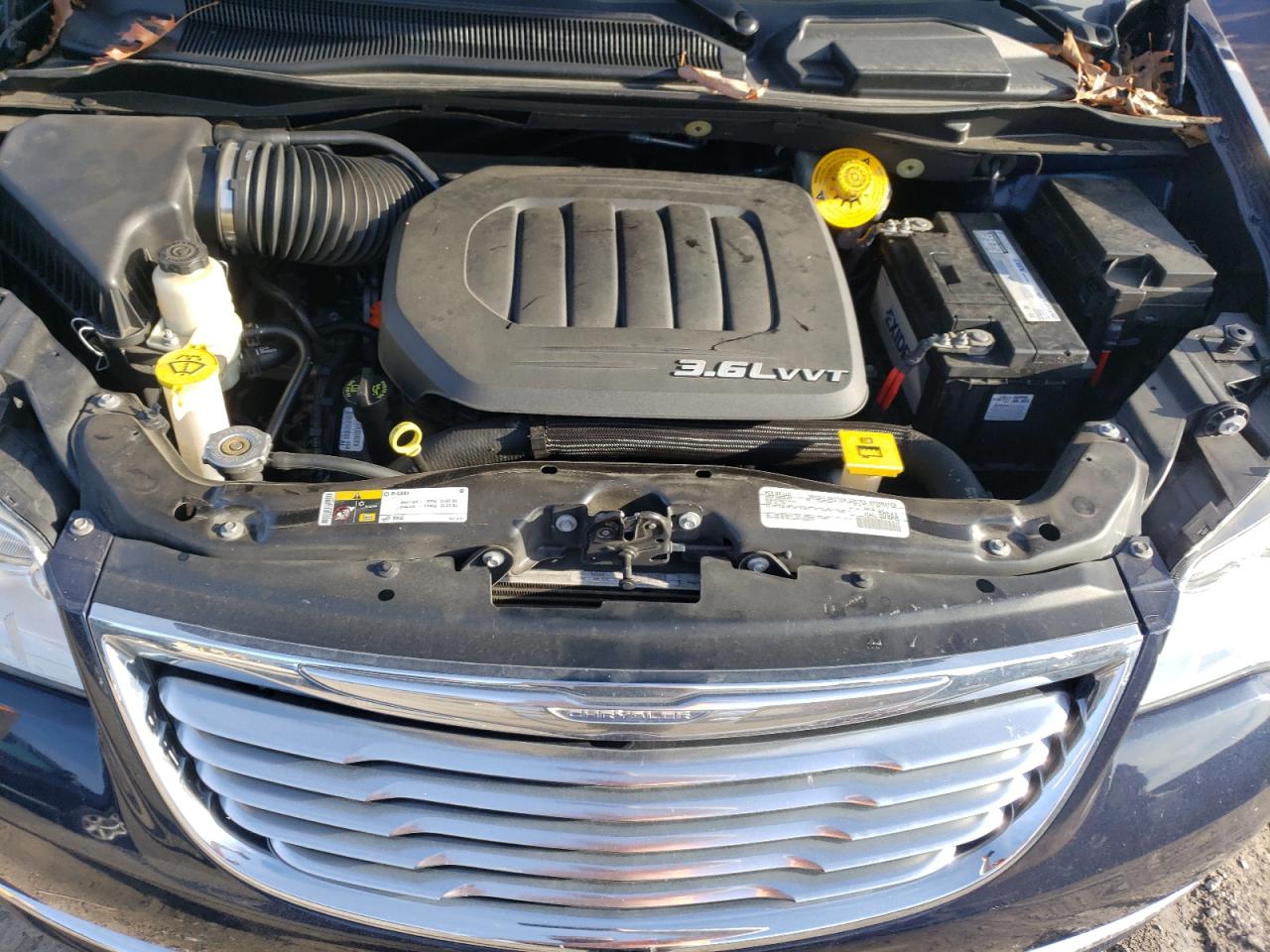 2016 Chrysler Town & Country - Image 14