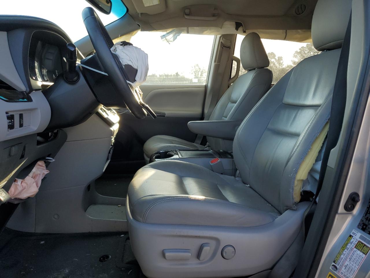 2015 Toyota Sienna - Image 7
