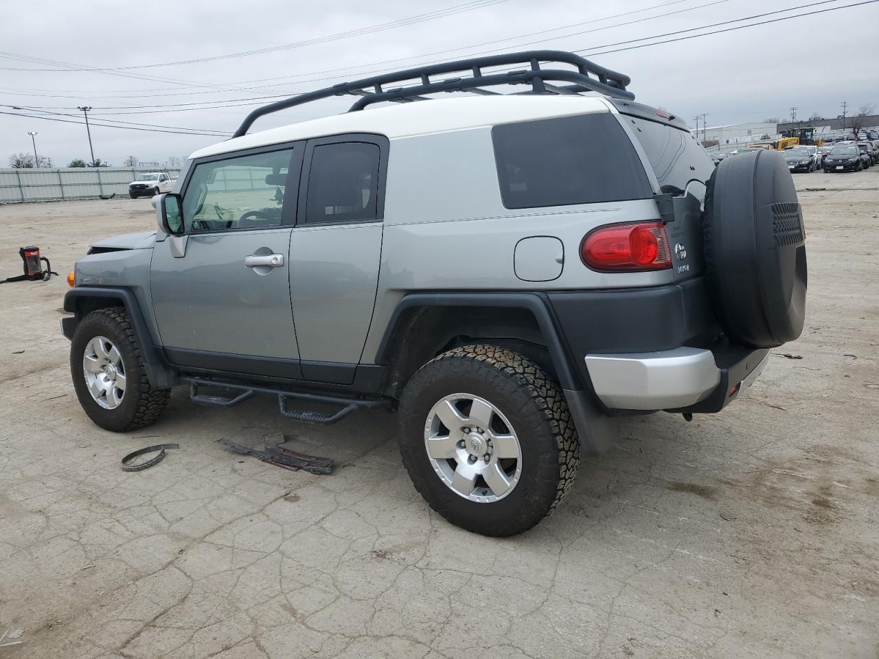 2010 Toyota FJ Cruiser - Image 2