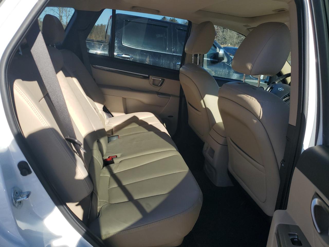 2012 Hyundai Santa Fe - Image 11
