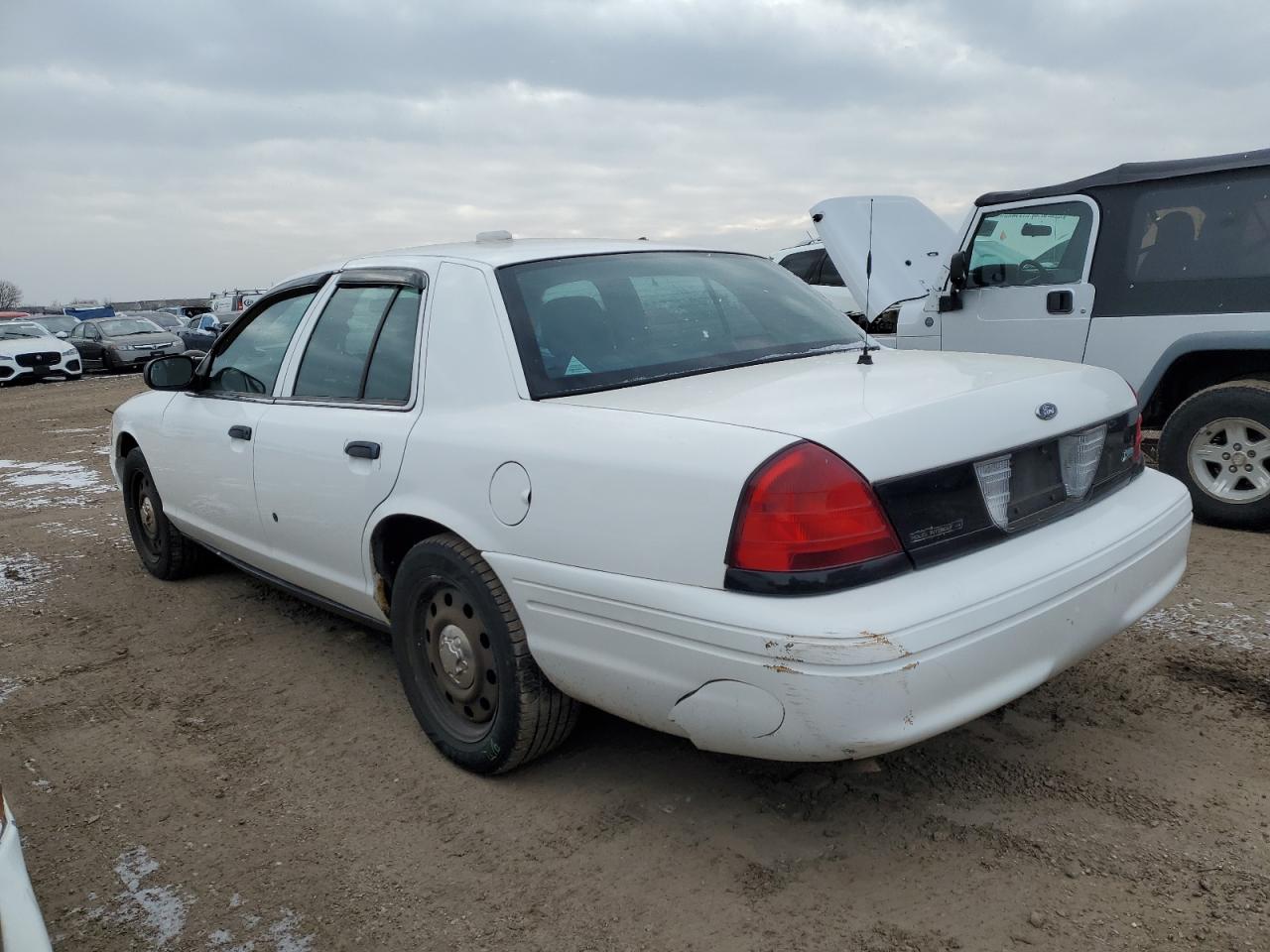 2011 Ford Crown Victoria - Image 2