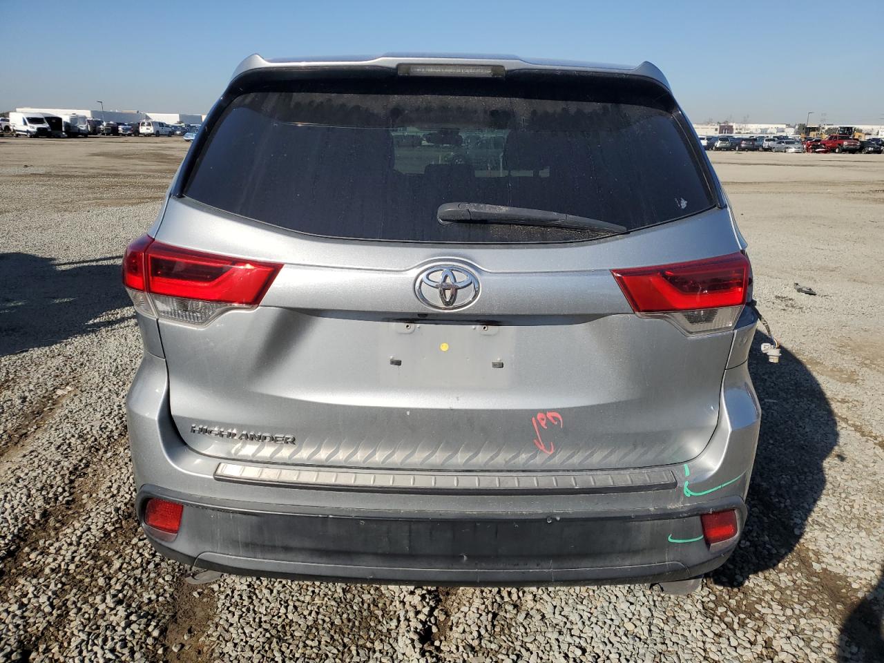 2017 Toyota Highlander - Image 6