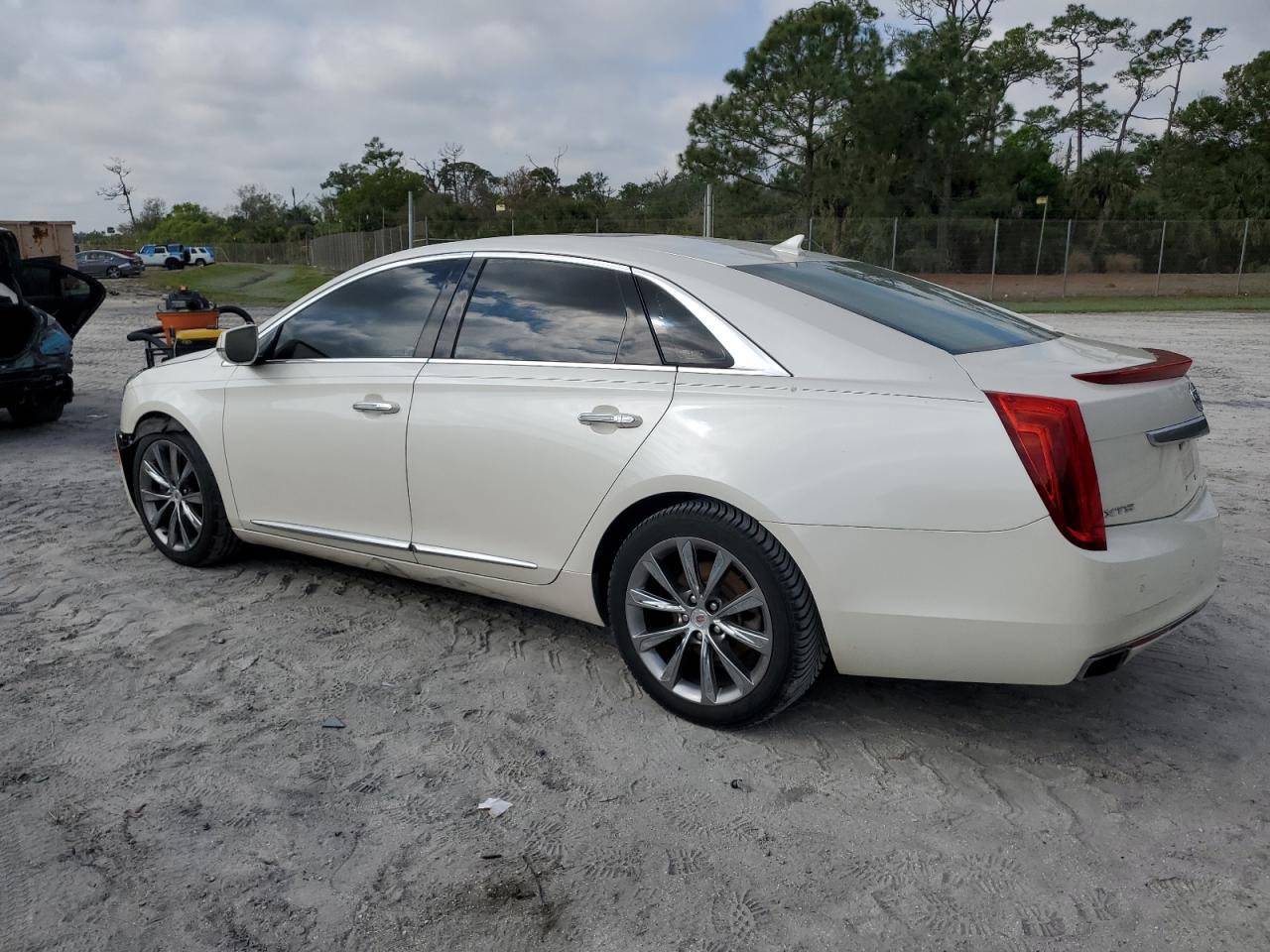 2013 Cadillac XTS - Image 2