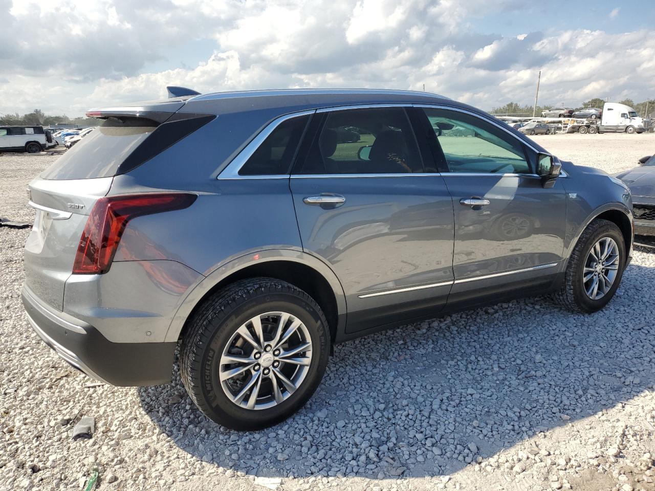 2021 Cadillac XT5 - Image 3