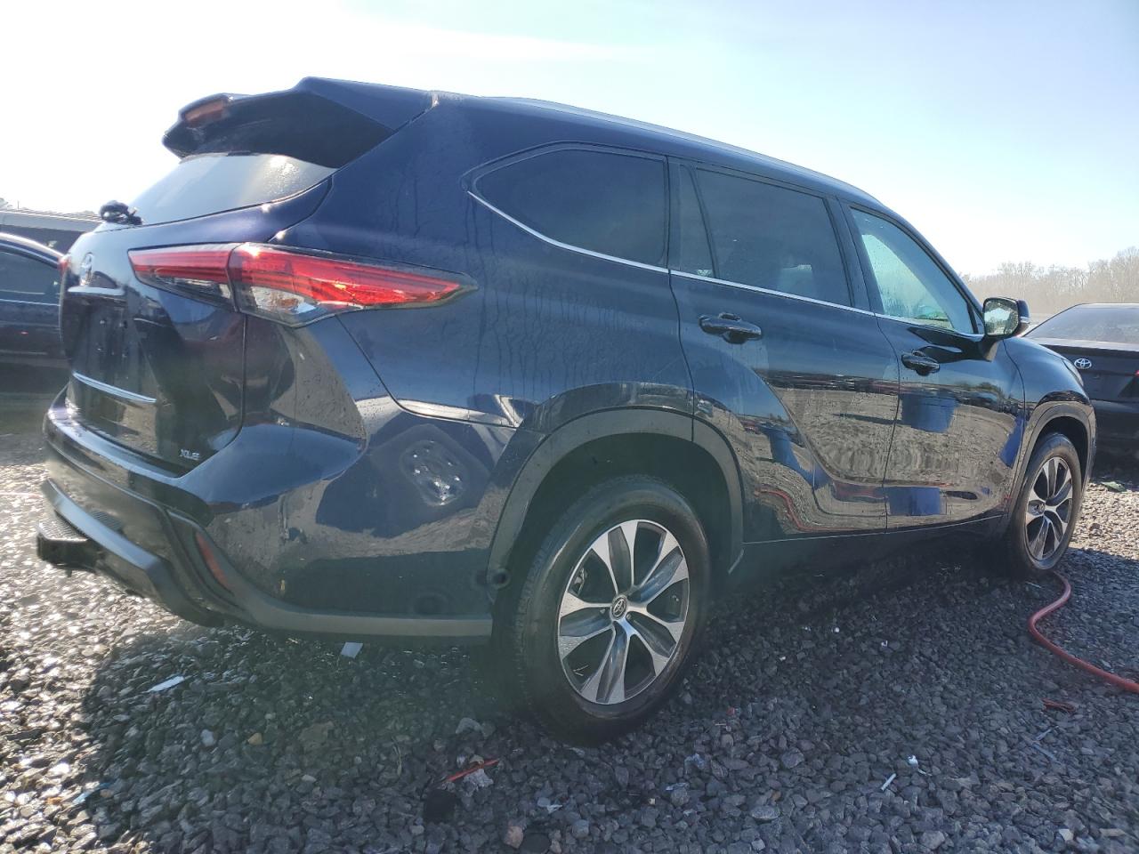 2022 Toyota Highlander - Image 3