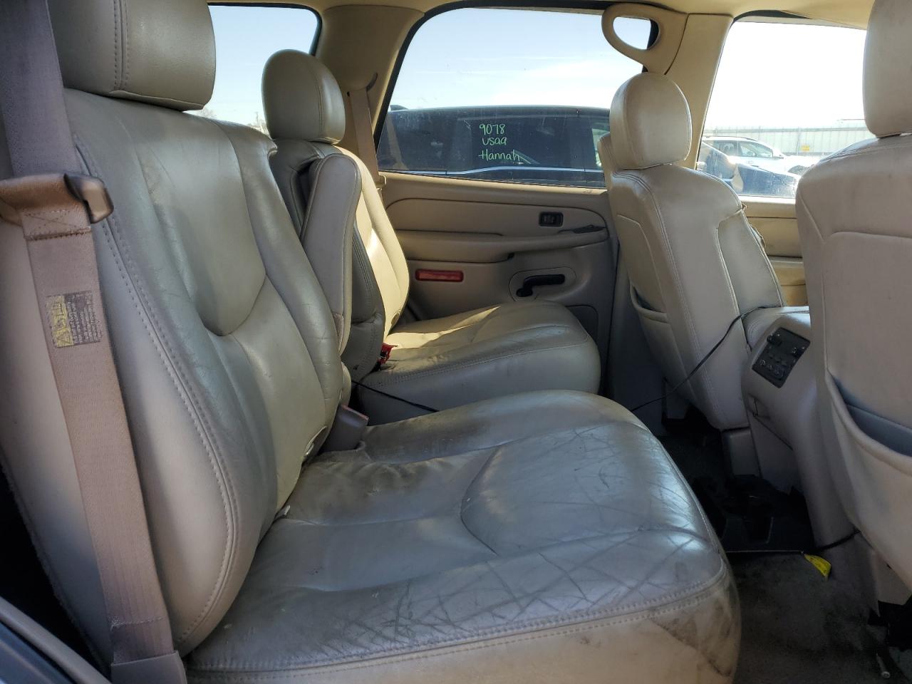 2004 Chevrolet Tahoe - Image 11